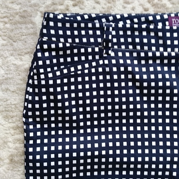 NWOT Roz & Ali Signature Fit Square Pattern Pants 8 Black White - Picture 6 of 15